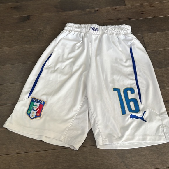 Italy Football Kit Jersey And Shorts. - Picture 15 of 16